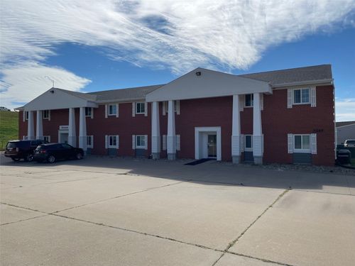 2b-3349 Southgate Ct Sw, Cedar Rapids, IA, 52404-5424 | Card Image