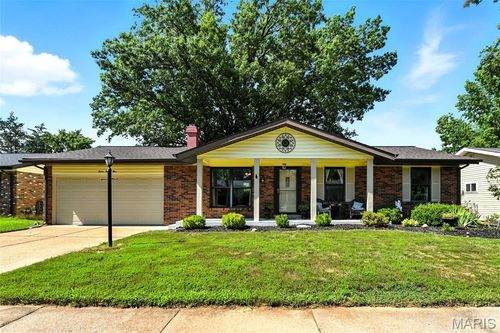 1223 Derbyshire Dr, Manchester, MO, 63021-6870 | Card Image