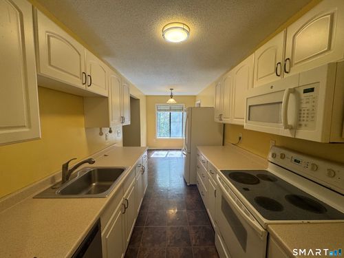 3c-95 Woodsedge Dr, Newington, CT, 06111-4277 | Card Image