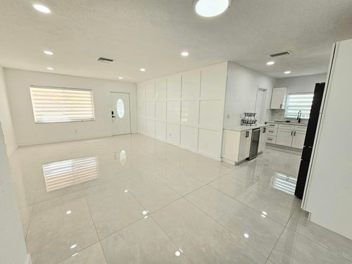 7304 Westwood Dr, Tamarac, FL, 33321-2327 | Card Image