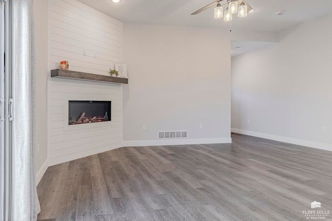 4115 Scenic Xing, Condo with 3 bedrooms, 2 bathrooms and null parking in Manhattan KS | Image 9