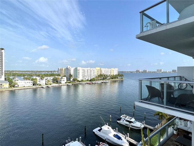 705 - 7928 East Dr, Condo with 2 bedrooms, 3 bathrooms and null parking in North Bay Village FL | Image 14