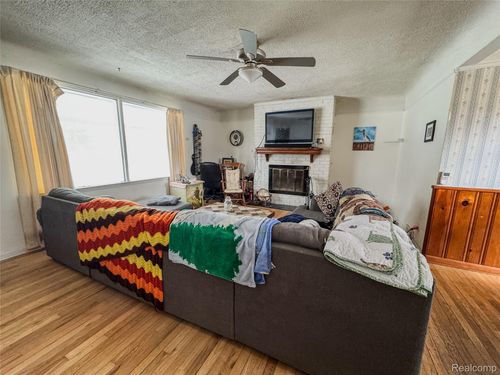 16641 Ryland, Redford, MI, 48240-2516 | Card Image