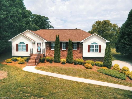 175 Loblolly Ln, Winston-Salem, NC, 27107-5006 | Card Image