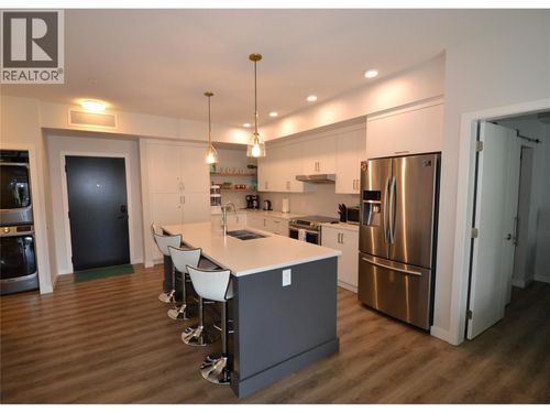 209-1215 St Paul St, Kelowna, BC, V1Y2C7 | Card Image