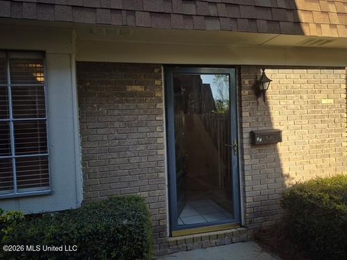 apt-h5-5155 Wayneland Dr, Jackson, MS, 39211-4451 | Card Image