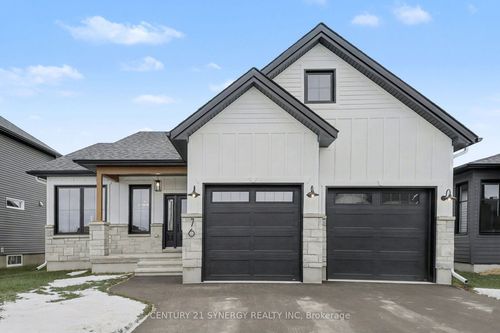 76 Helen St, Crysler, ON, K0A1R0 | Card Image