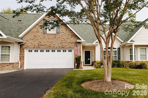 47 Victoria Park Dr, Hendersonville, NC, 28792-6210 | Card Image