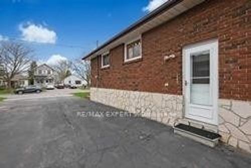 lower-77 Cromwell Ave, Oshawa, ON, L1J4T5 | Card Image