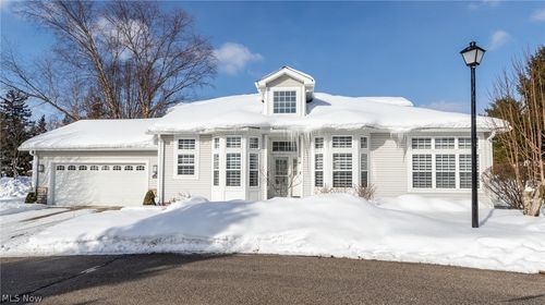 15 Orchard Cir, Chagrin Falls, OH, 44022-2195 | Card Image