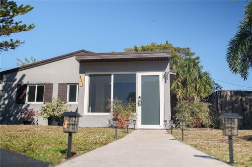 631 Ne 57th St, Oakland Park, FL, 33334-3531 | Card Image