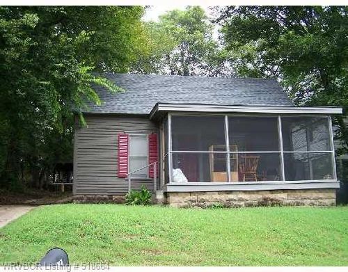 915 Cedar St, Van Buren, AR, 72956-4311 | Card Image