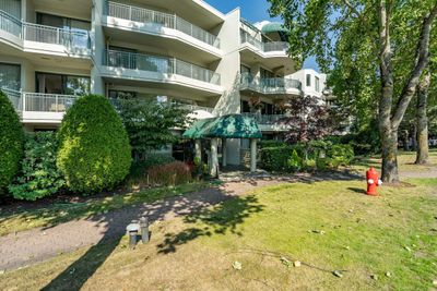 402 - 1785 Martin Dr, Condo with 2 bedrooms, 2 bathrooms and 1 parking in Surrey BC | Image 3