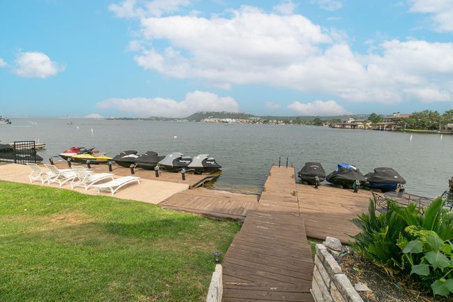 102 - 104 Cove E, Condo with 3 bedrooms, 2 bathrooms and null parking in Horseshoe Bay TX | Image 9