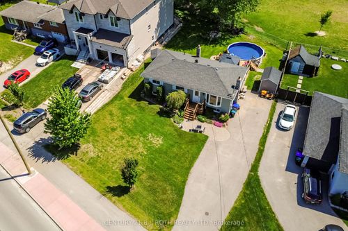 671 Simcoe Rd, Bradford, ON, L3Z4B4 | Card Image