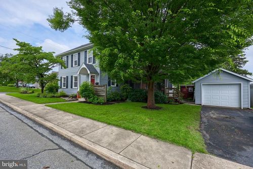 47 Union Ave, NEW HOLLAND, PA, 17557-1343 | Card Image