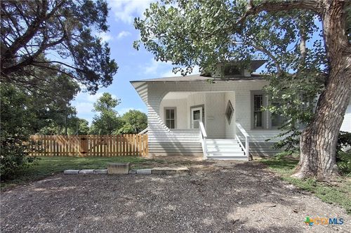 492 E Avenue R, Belton, TX, 76513-6090 | Card Image