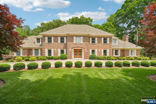 807 Sussex Rd, Franklin Lakes, NJ, 07417-1061 | Card Image