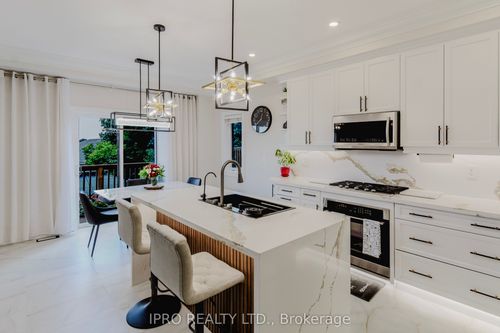 12 Bankfield Cres, Stoney Creek, ON, L8J0B9 | Card Image