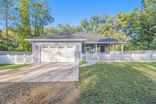 7811 N 39th St, Augusta, MI, 49012-9275 | Card Image