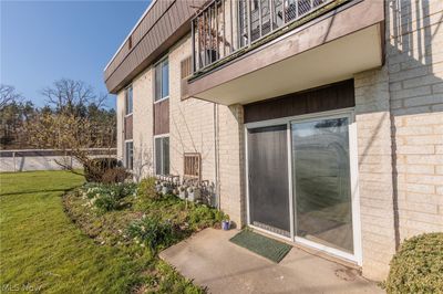 8381 N Akins Road, Condo with 2 bedrooms, 1 bathrooms and null parking in North Royalton OH | Image 2