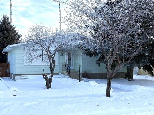 4913 48 Ave, Forestburg, AB, T0B1N0 | Card Image