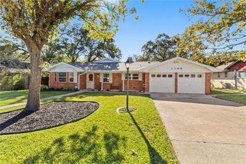 1108 Neal Pickett Dr, College Station, TX, 77840-2611 | Card Image