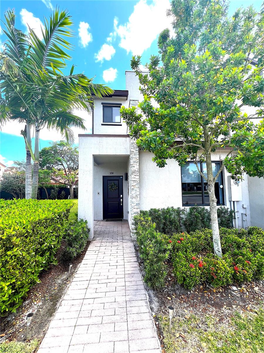 208th Ter, Miami, FL 33179