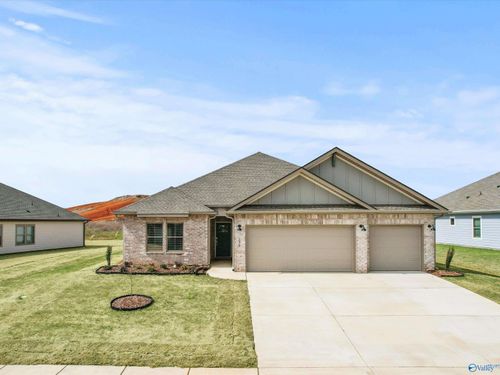 130 Stockholm Ln, Huntsville, AL, 35811-8168 | Card Image