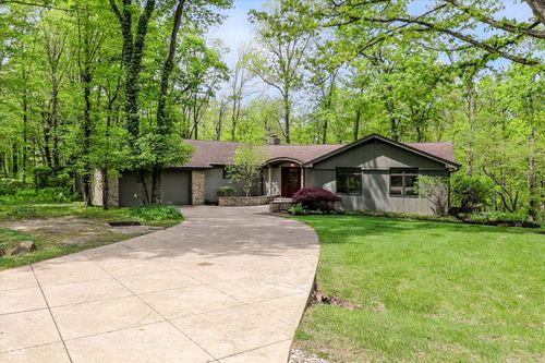 9202 Fanchon Dr, Zionsville, IN, 46077-9107 | Card Image