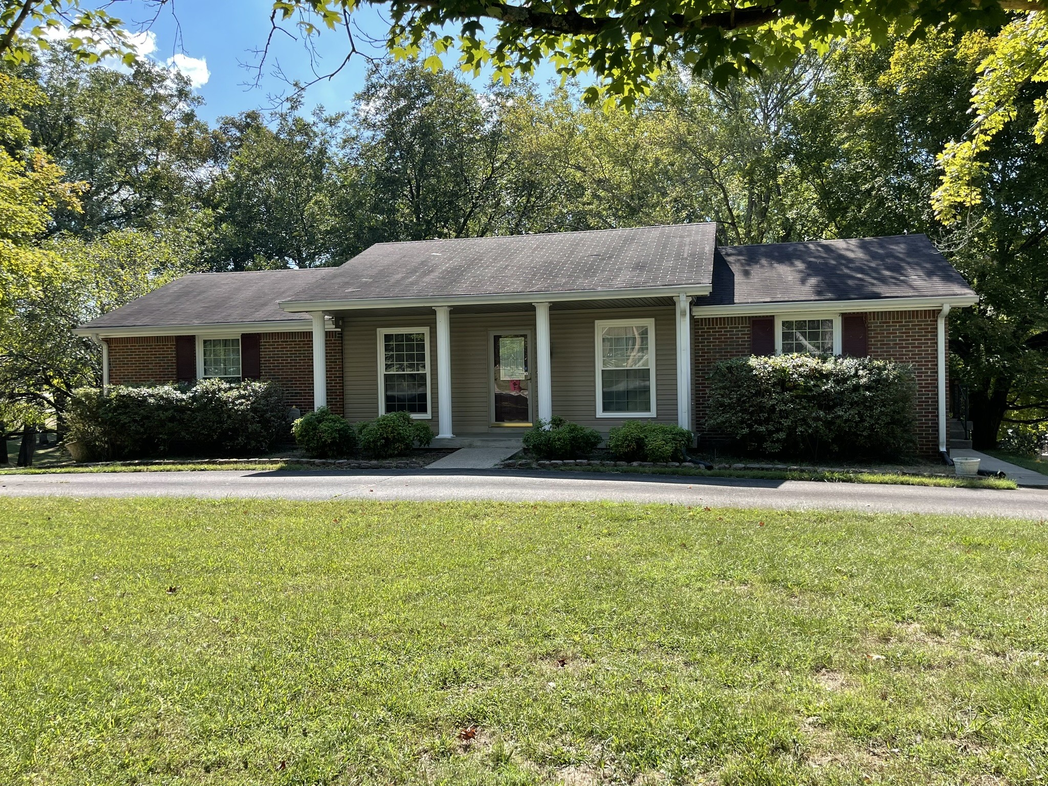 Hampshire Ct, Clarksville, TN 37043