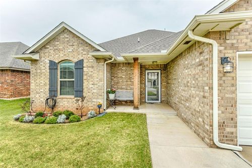 1801 W Zachary Way, Mustang, OK, 73064-0017 | Card Image