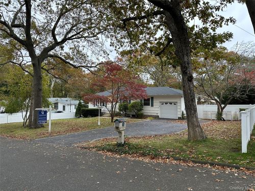 86 Oakdale Ave, Selden, NY, 11784-2922 | Card Image
