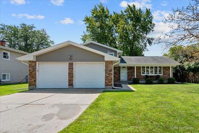 737 Bedford Drive, House other with 4 bedrooms, 2 bathrooms and 2 parking in Crystal Lake IL | Image 2