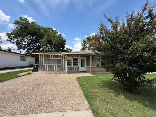 1109 E Inwood Dr, Arlington, TX, 76010-4523 | Card Image