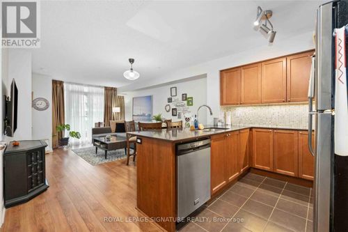 252-525 Wilson Ave, North York, ON, M3H0A7 | Card Image