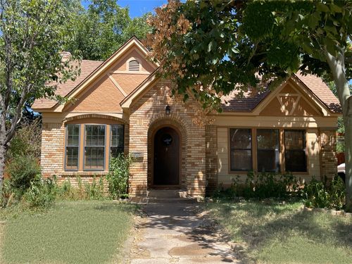 3915 Meadowbrook Dr, Fort Worth, TX, 76103-2601 | Card Image