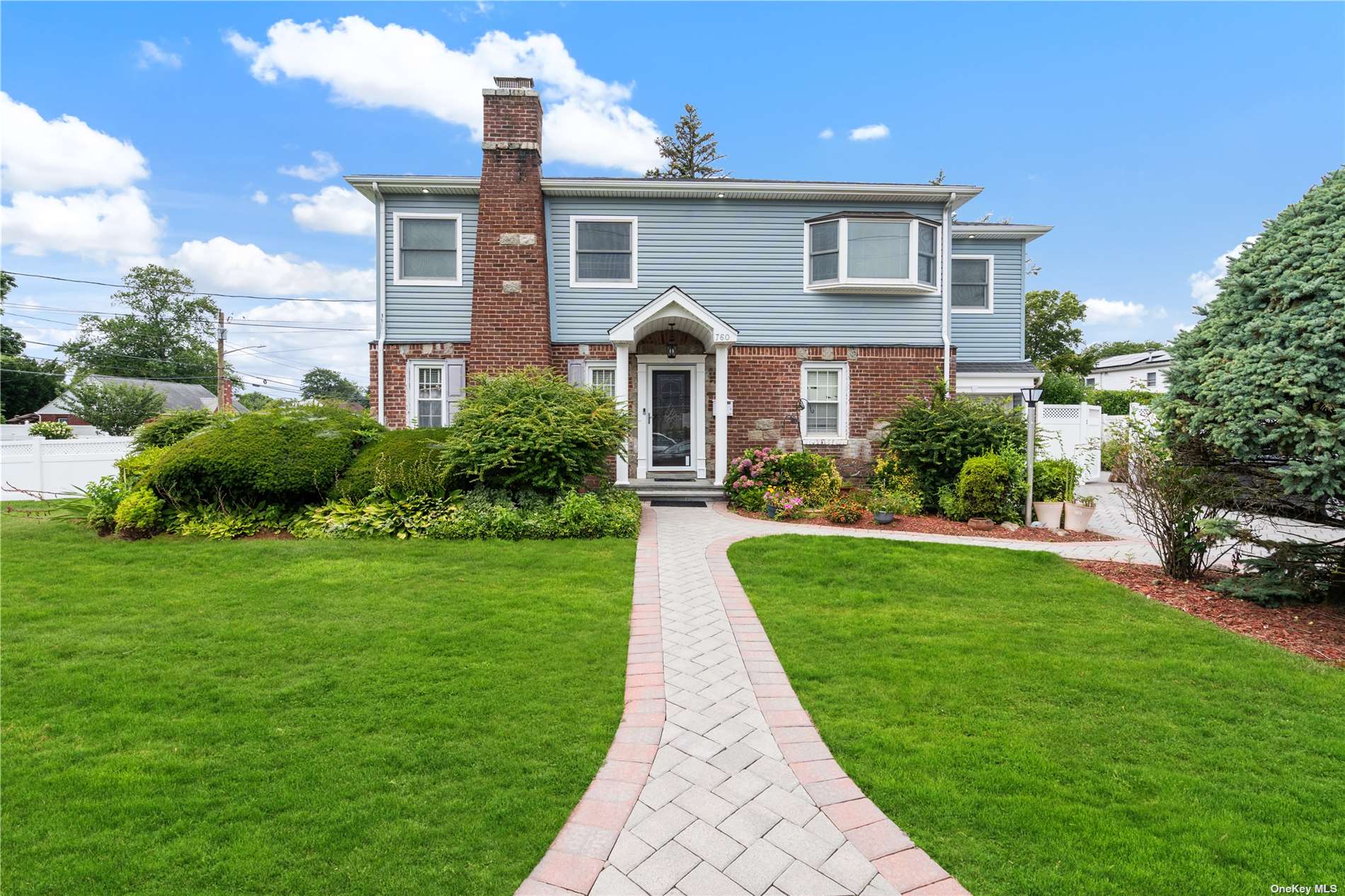 Colonial St, Uniondale, NY 11553