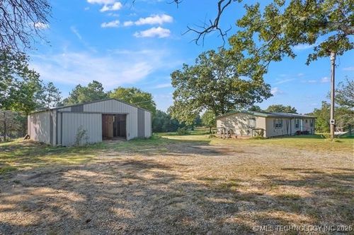 9275 Hedge Rd, Henryetta, OK, 74437-6865 | Card Image