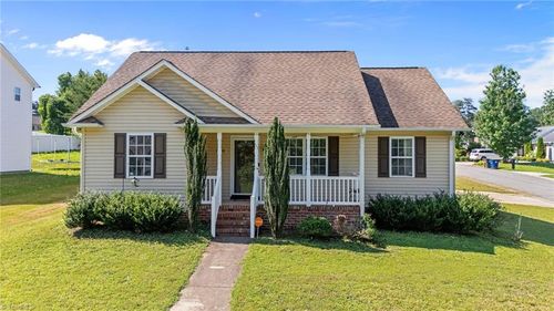 3202 Ridgeback Dr, Winston Salem, NC, 27107-2671 | Card Image