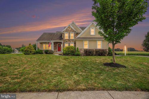 658 Melissa Ln, MOUNT JOY, PA, 17552-5002 | Card Image