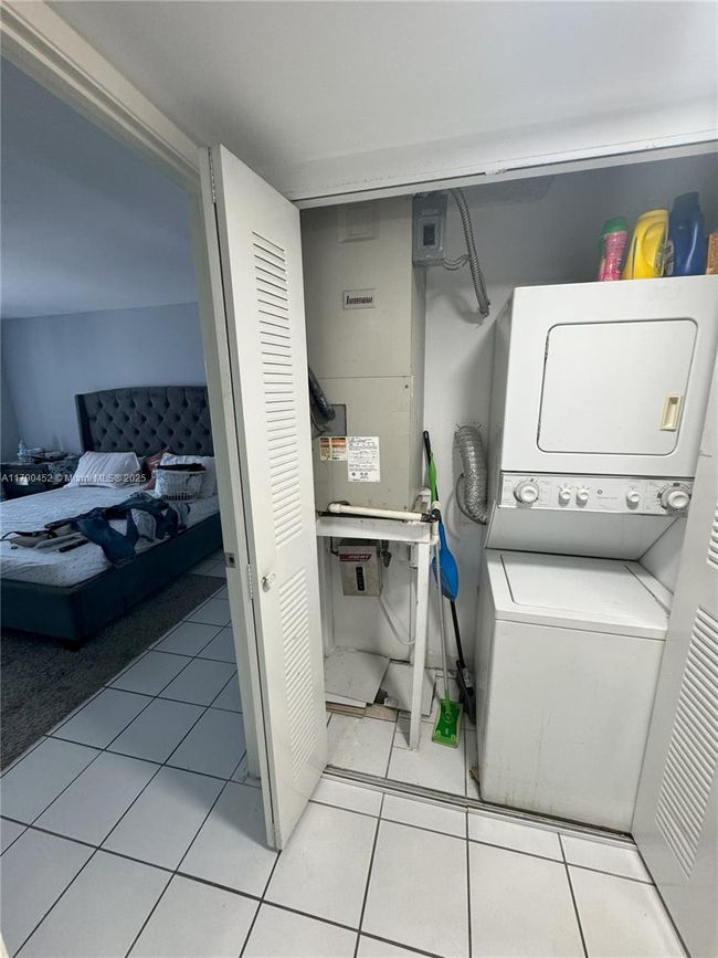 APT-404 - 8005 Lake Dr, Condo with 1 bedrooms, 1 bathrooms and null parking in Doral FL | Image 12