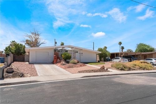 5291 Champions Avenue, Las Vegas, NV, 89142 | Card Image