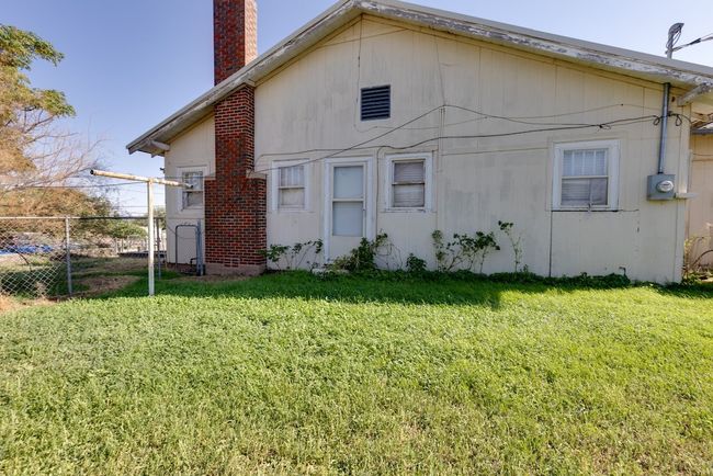 1710 Austin St, House other with 2 bedrooms, 1 bathrooms and null parking in Big Spring TX | Image 6