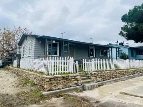 301 D St, Taft, CA, 93268-3810 | Card Image