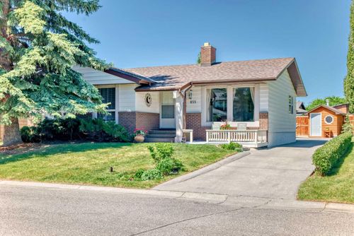 655 Deercroft Way Se, Calgary, AB, T2J5V4 | Card Image