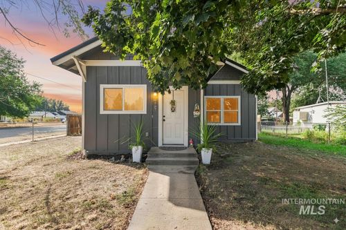 366 4th Ave N, Payette, ID, 83661-2322 | Card Image