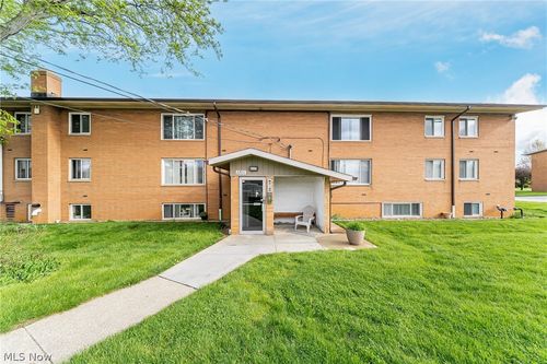 a3-22011 River Oaks Dr, Rocky River, OH, 44116-3149 | Card Image
