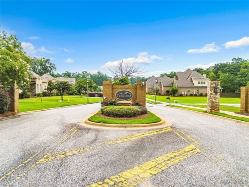 8257 Tuscany Mnr, Montgomery, AL, 36117-5624 | Card Image