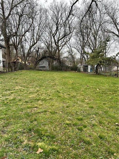 2322 Poplar Avenue, Kansas City, MO, 64127 | Card Image